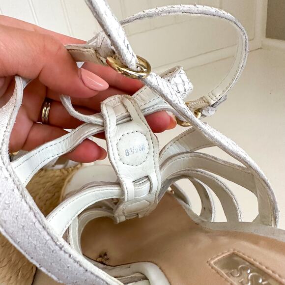 GUESS Onixx Snake Embossed Leather Wedge Platform Espadrille Sandal White 8.5 - Picture 10 of 10